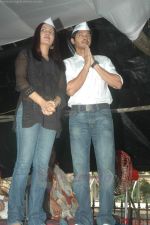 Celina Jaitley, Shreyas Talpade support Anna Hazare in Azad Maidan on 21st Aug 2011 (32).JPG
